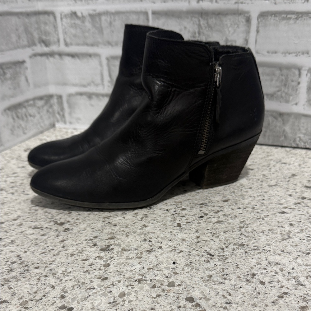 Frye Judith Zip Black Leather Ankle Bootie